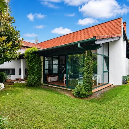 Дом отдыха Casa Con Jardin En Novales, Entre Comillas, Santillana Y La Costa Новалес