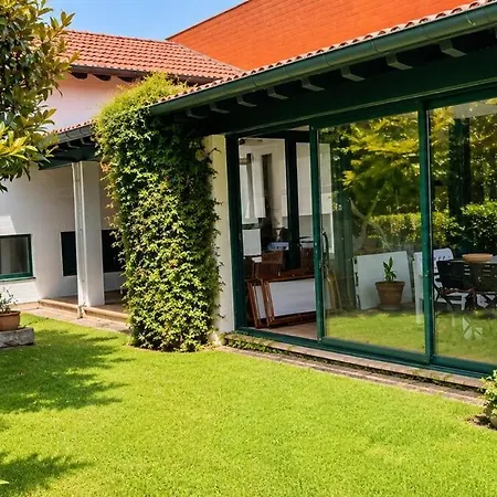 Casa Con Jardin En Novales, Entre Comillas, Santillana Y La Costa Новалес