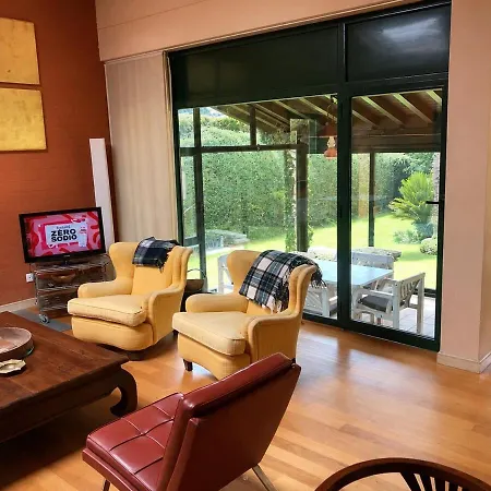Casa Con Jardin En Novales, Entre Comillas, Santillana Y La Costa *