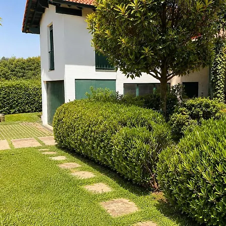 Дом отдыха Casa Con Jardin En Novales, Entre Comillas, Santillana Y La Costa